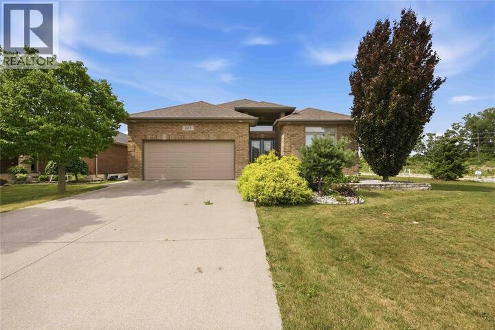 Property Photo: 227 Clairwood Crescent ON N0N 1G0
