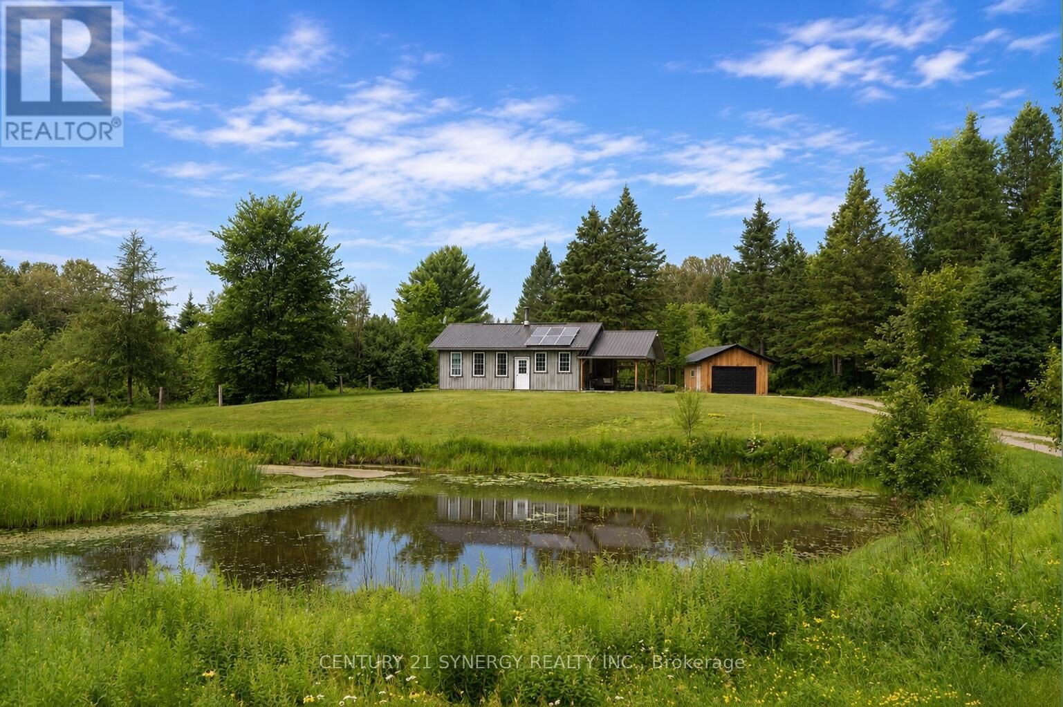 Property Photo: 624 Wildlife Road ON K1B 0A9