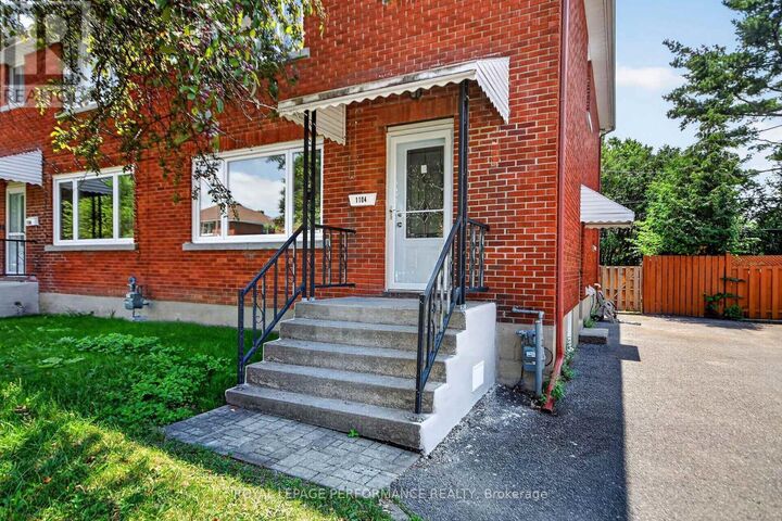 Property Photo: 1104 Aldea Avenue ON K1H 8C2
