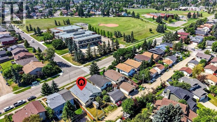 Property Photo: 218 Bermuda Drive Northwest AB T3K 2A9