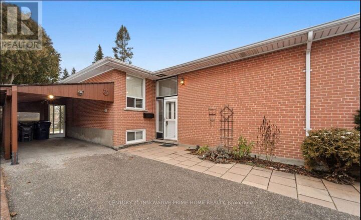 Property Photo:  20 Hurley Crescent Main  ON M1P 4H4 