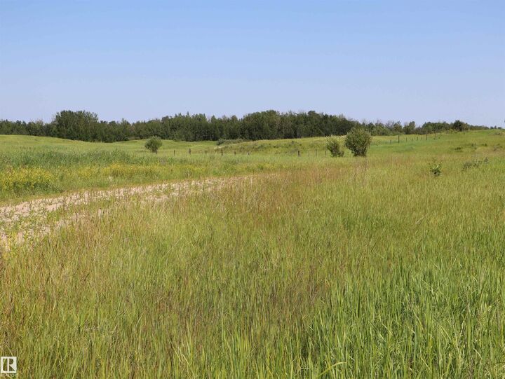 Property Photo:  Twp. Rd. 572 Hwy 33  AB T0E 1A0 