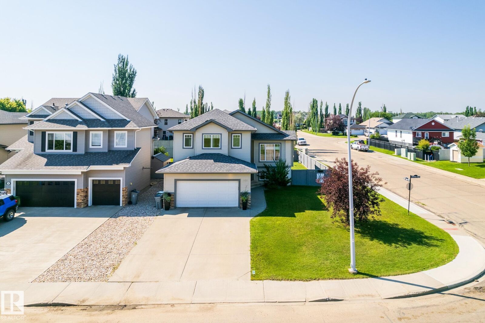 Property Photo: 501 Grandin Drive AB T8R 0E3