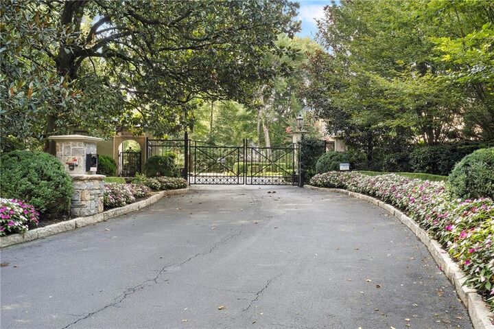 Property Photo:  675 W Paces Ferry, #4 Road NW  GA 30327 