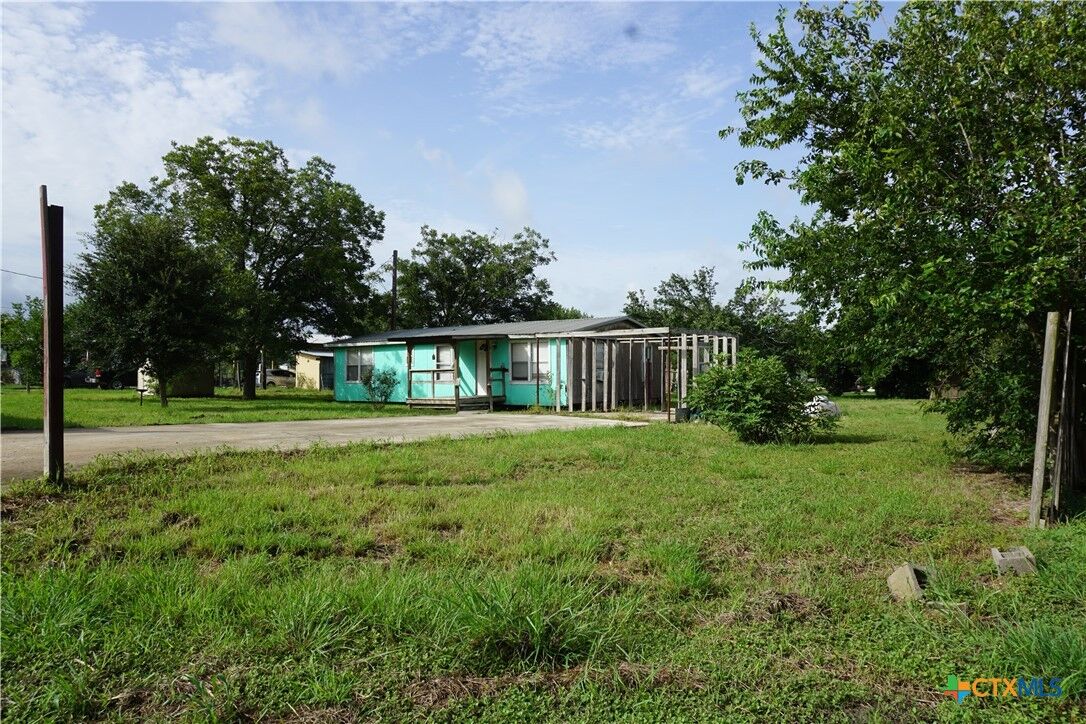 Property Photo: 5026 Acorn Way TX 78666