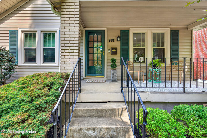 Property Photo: 961 Eastern Pkwy KY 40217