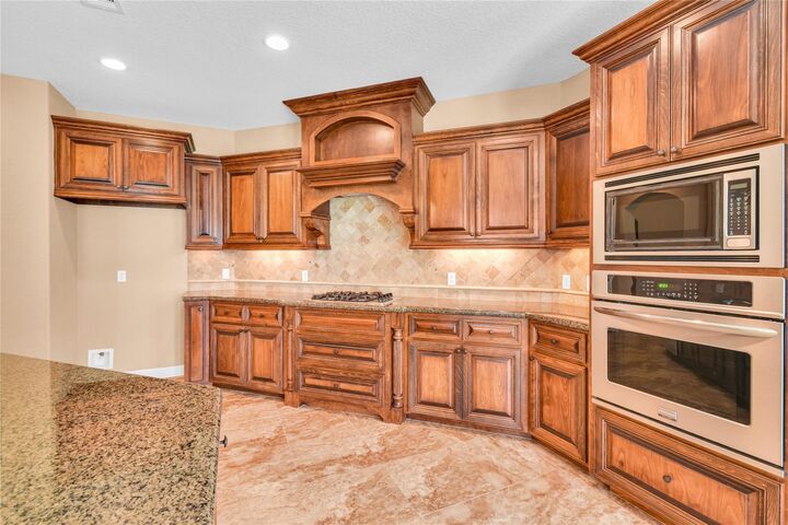Property Photo: 1100 Southern Oaks Drive Drive TX 77515
