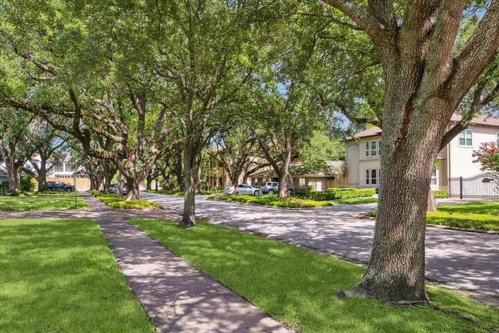 Property Photo: 5611 Whitehaven TX 77401