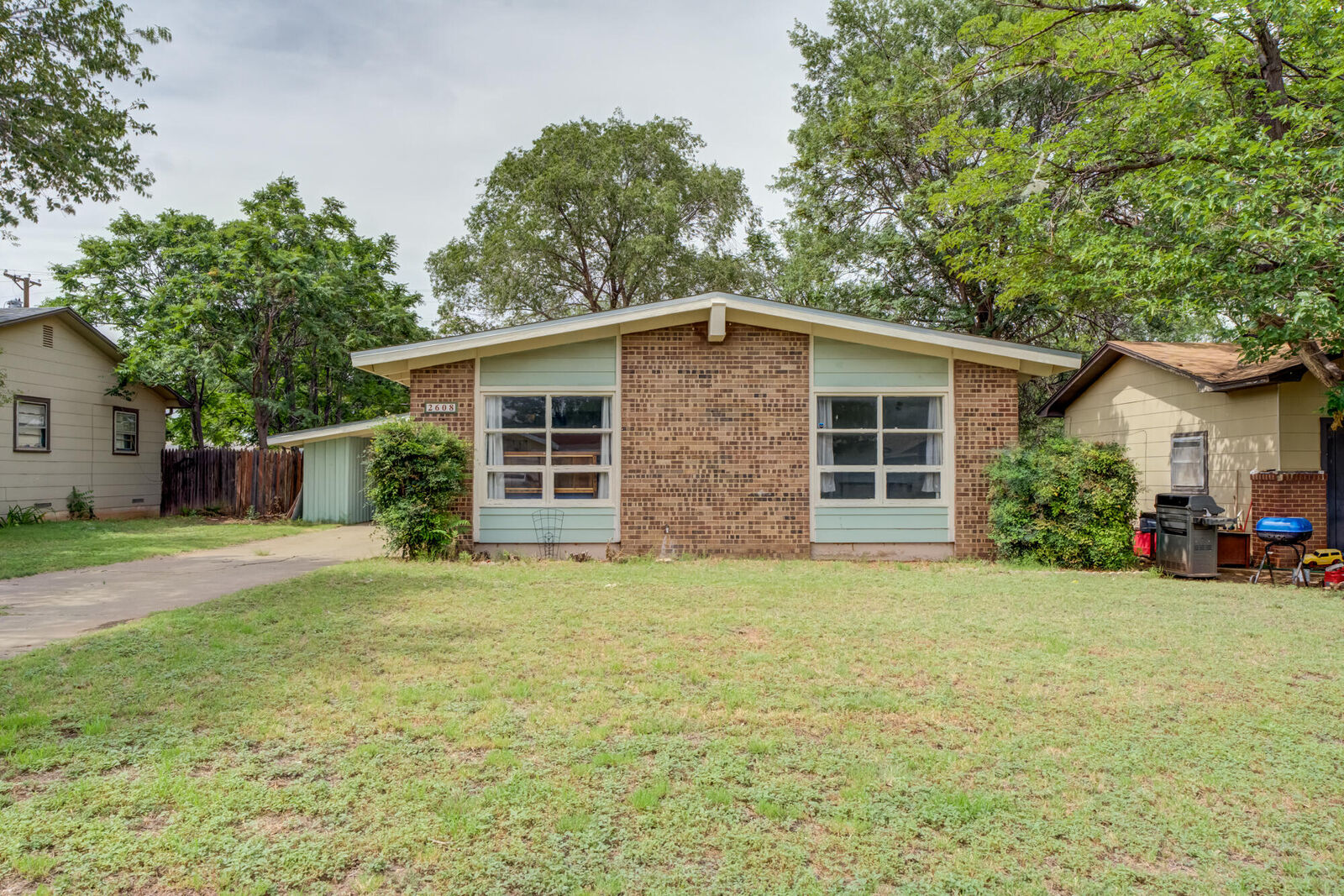 Property Photo: 2608 46th Street TX 79413