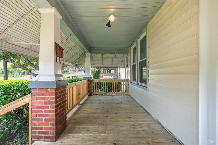 Property Photo: 1012 Oakley Avenue VA 24501