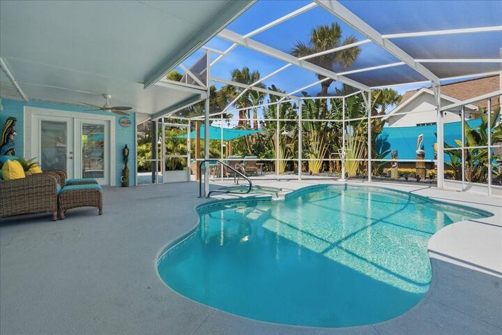 Property Photo: 301 N Pine Street FL 32169