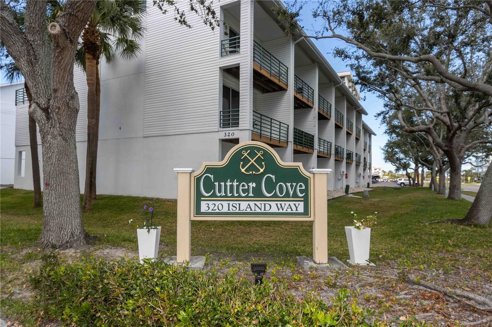 Property Photo: 320 Island Way 605 FL 33767