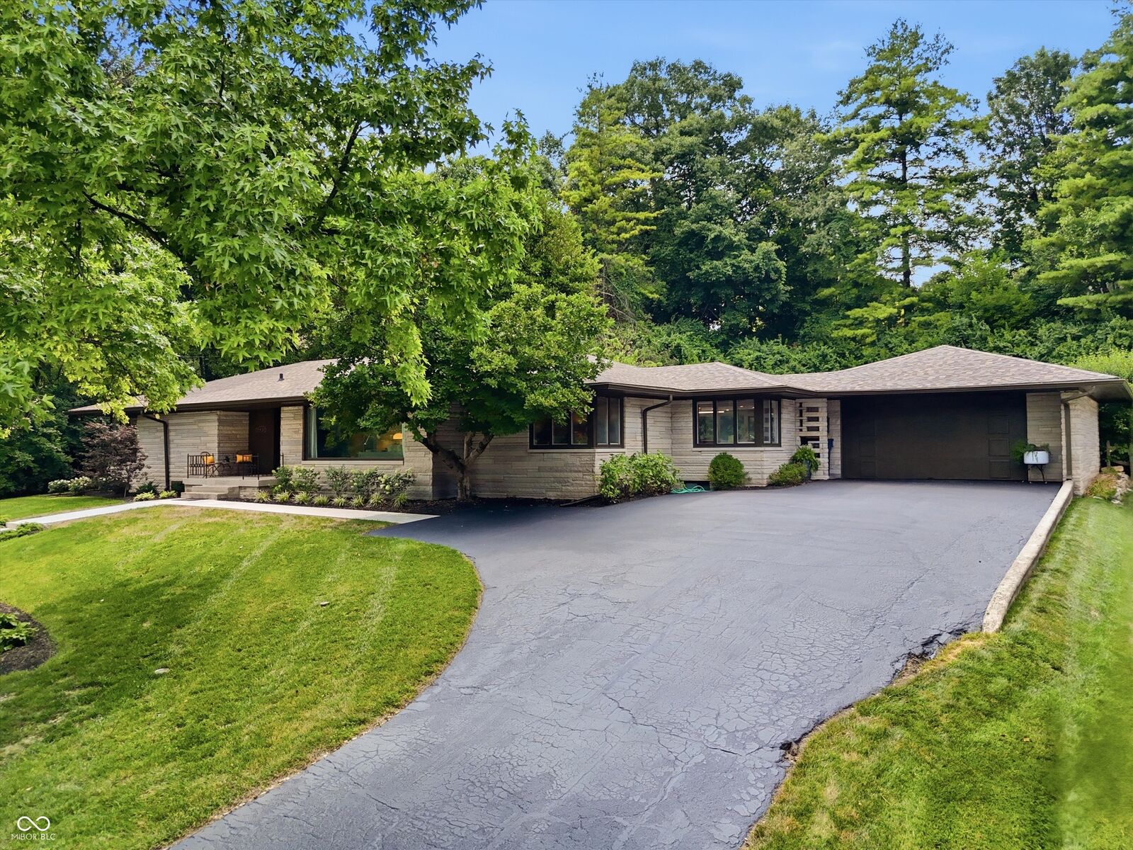 Property Photo: 6976 Washington Boulevard IN 46220