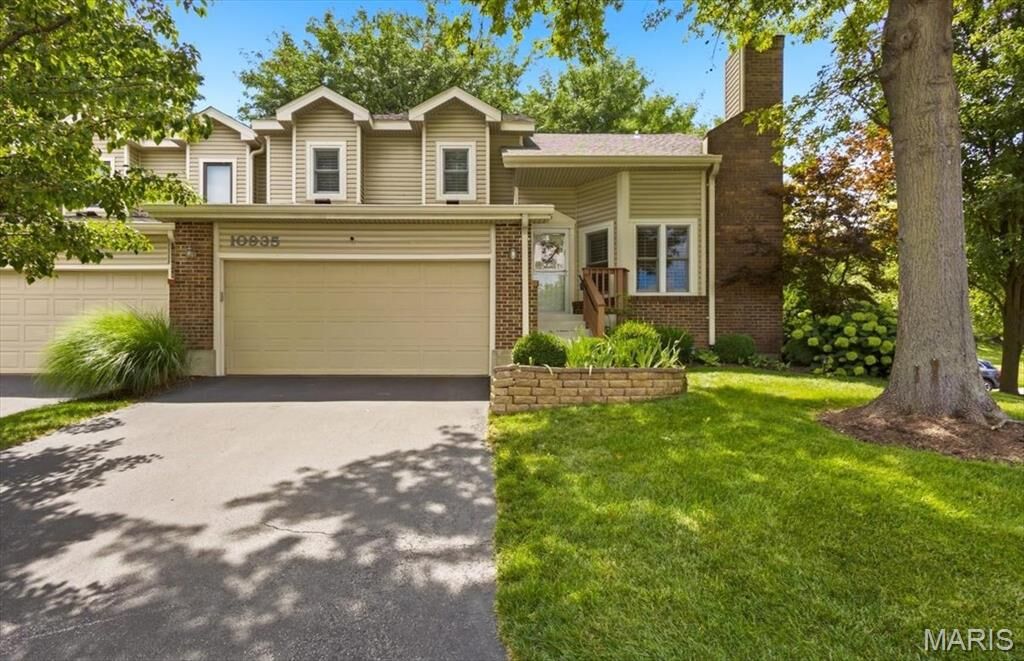 Property Photo: 10935 Vauxhall Drive MO 63146