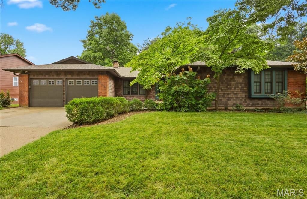 Property Photo: 934 La Bonne Parkway MO 63021