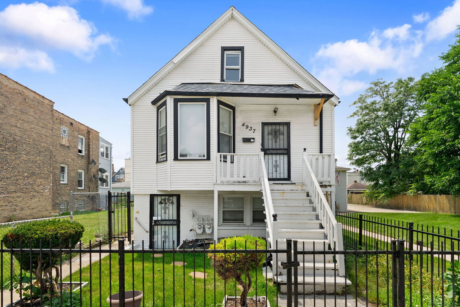 Property Photo:  4937 W Gladys Avenue  IL 60644 