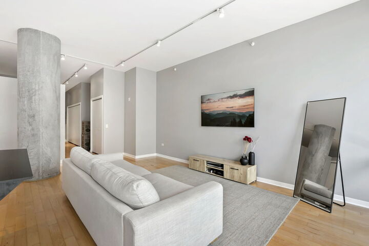Property Photo:  