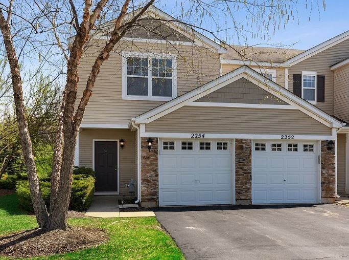 Property Photo: 2254 Flagstone Lane IL 60110
