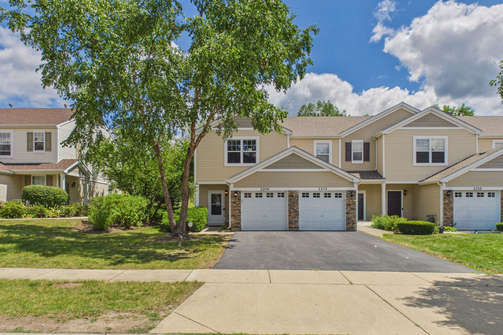 Property Photo: 2254 Flagstone Lane IL 60110