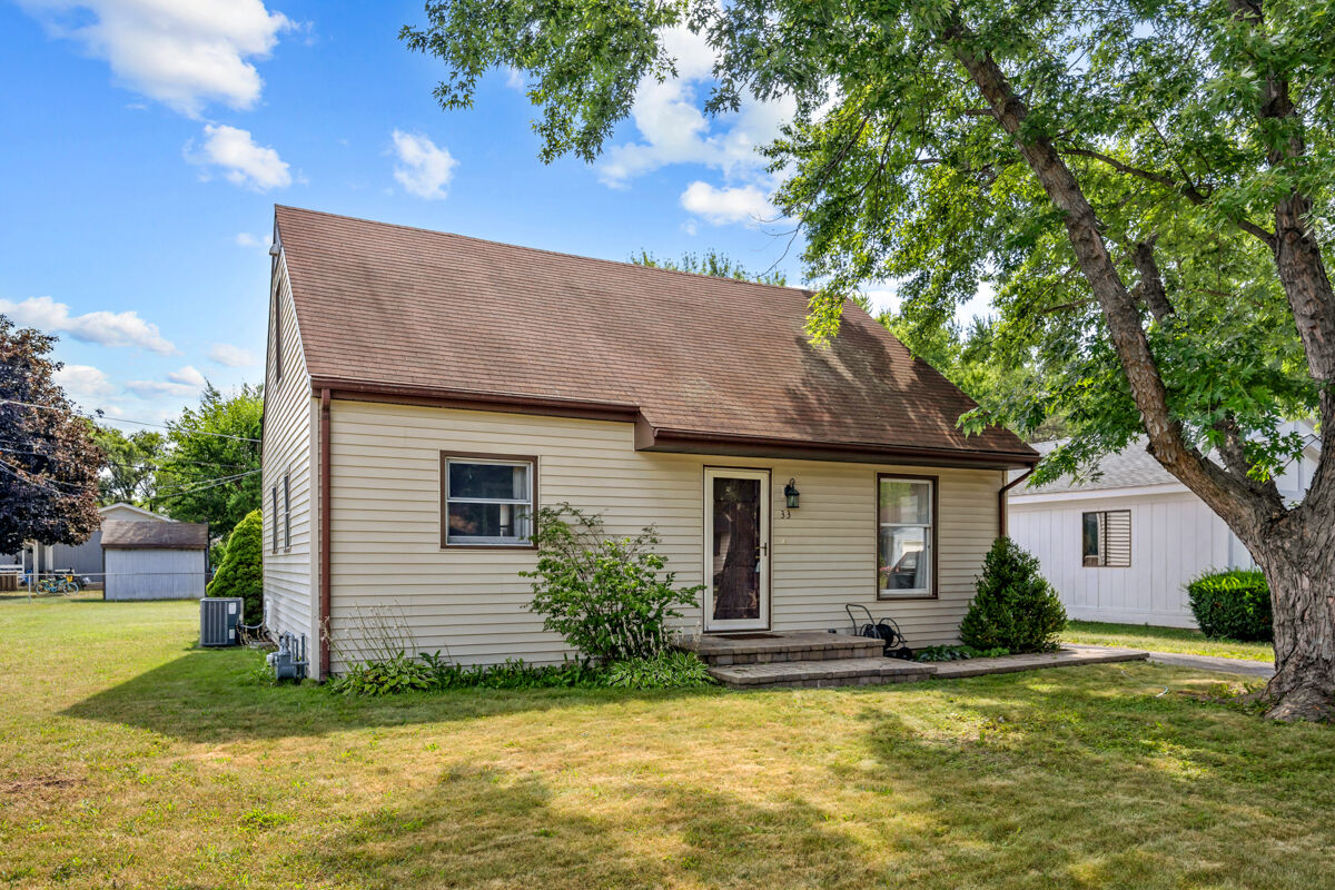 Property Photo: 33 Woodbine Drive IL 60014