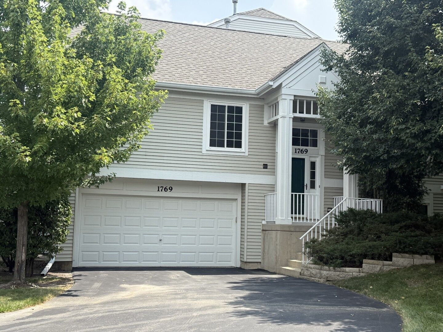 Property Photo: 1769 Concord Drive 1769 IL 60139