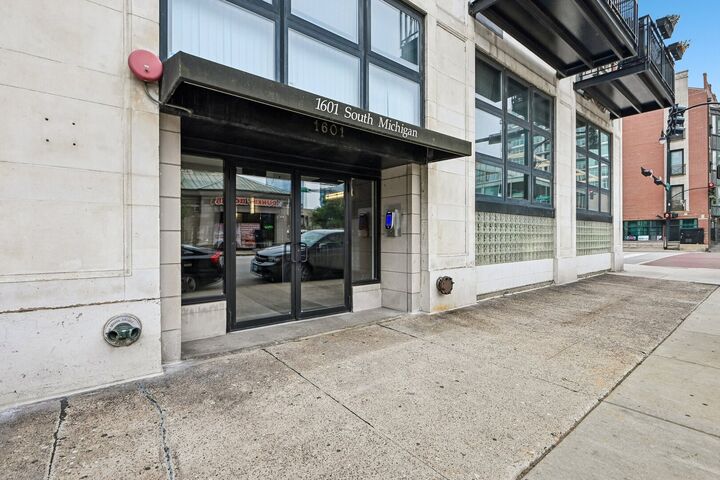 Property Photo: 1601 S Michigan Avenue 405 IL 60616