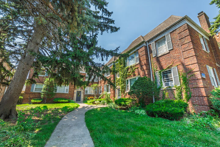 Property Photo: 10518 S Artesian Avenue 2S IL 60655