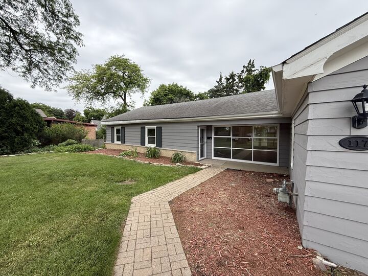 Property Photo: 117 E Elm Street IL 60189
