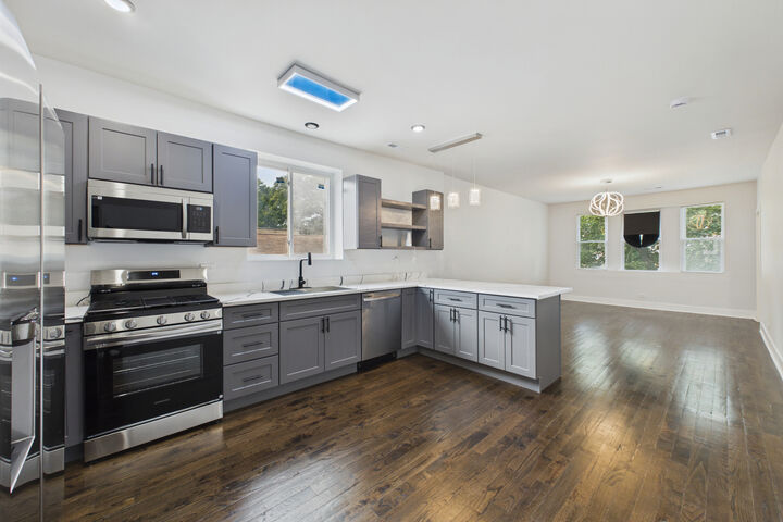 Property Photo: 7919 S Ellis Avenue 1 IL 60619