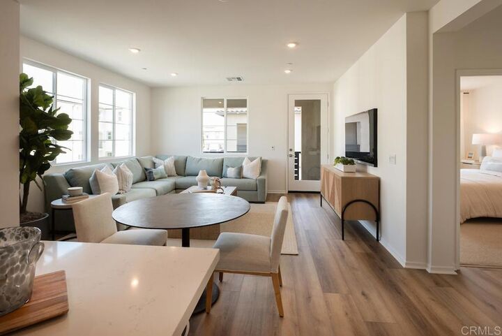 Property Photo:  511 Avenida Centro 101  CA 91910 