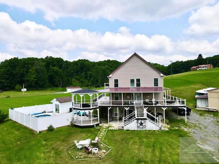 Property Photo: 384 Pinoak Road WV 24733
