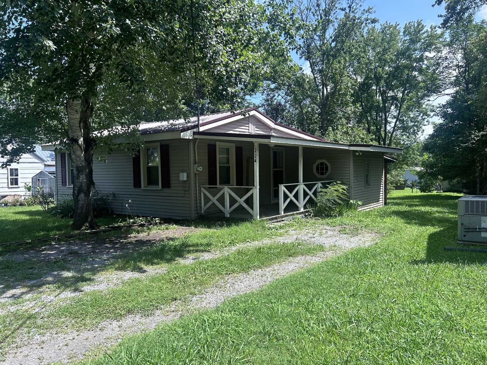 Property Photo: 224 Lee St TN 37388