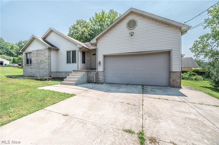 Property Photo: 1015 Niles Vienna Road OH 44446