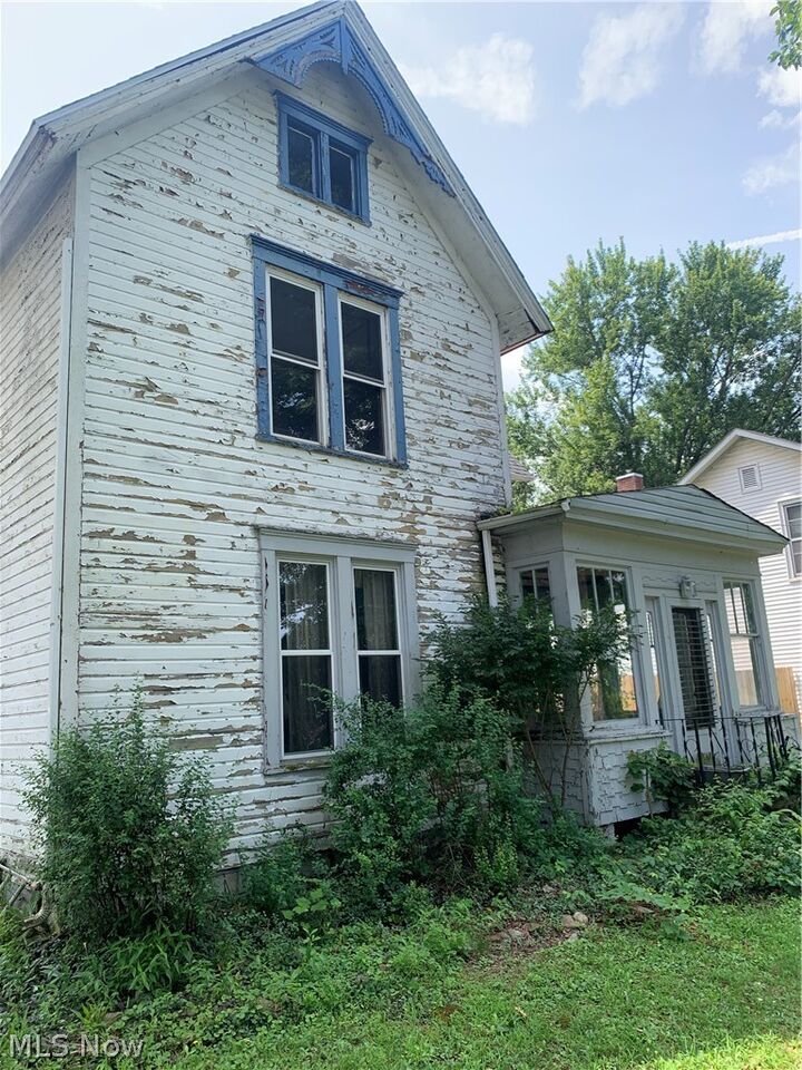 Property Photo: 334 State Street OH 44431