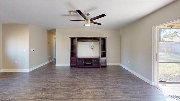 Property Photo: 27514 Playa Del Rey Ln FL 34135