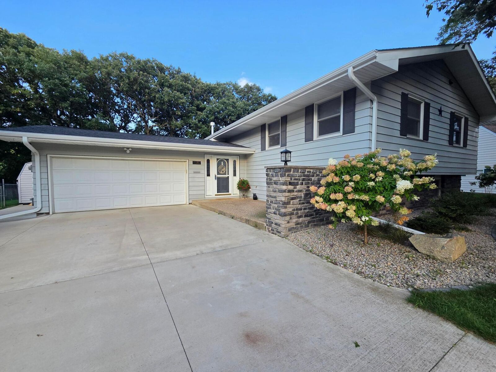 Property Photo: 411 Ridge Road MN 56007