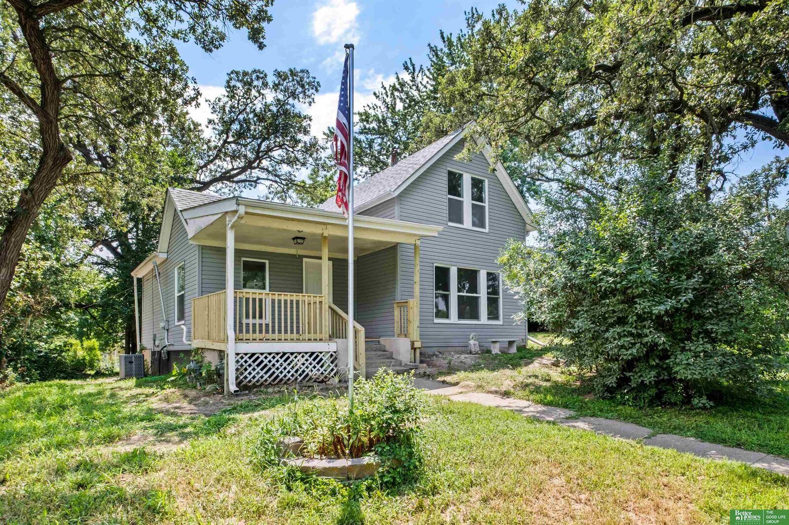 Property Photo:  1221 A Avenue  NE 68048 