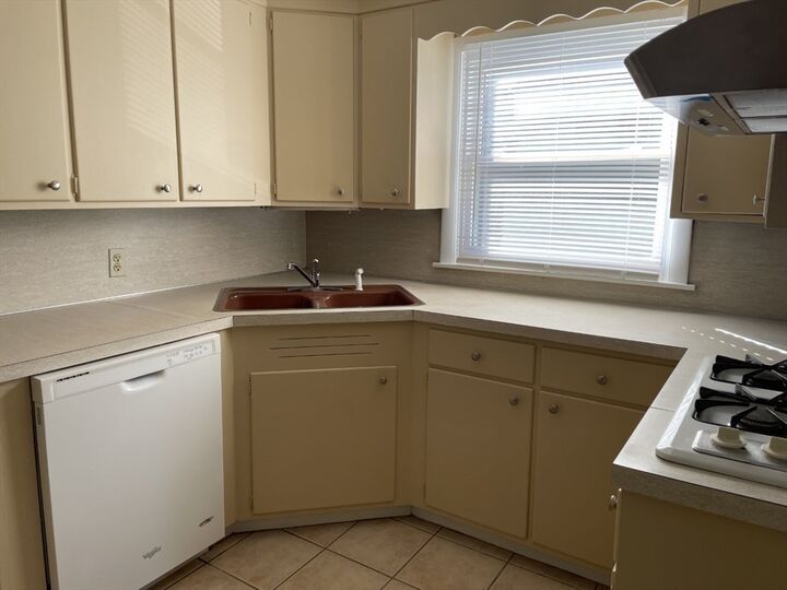 Property Photo: 27 Elliot Street 2 MA 02461
