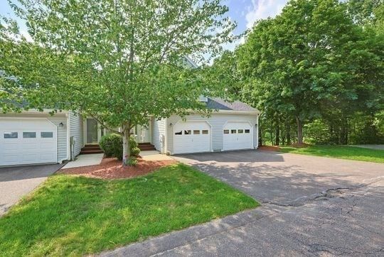 Property Photo:  42 Mountain Laurel Ln 32  MA 01420 