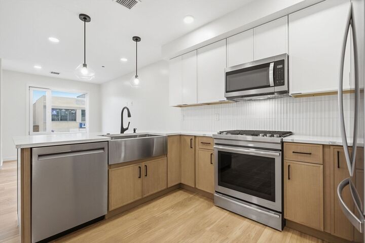 Property Photo: 457 W Broadway 203 MA 02127