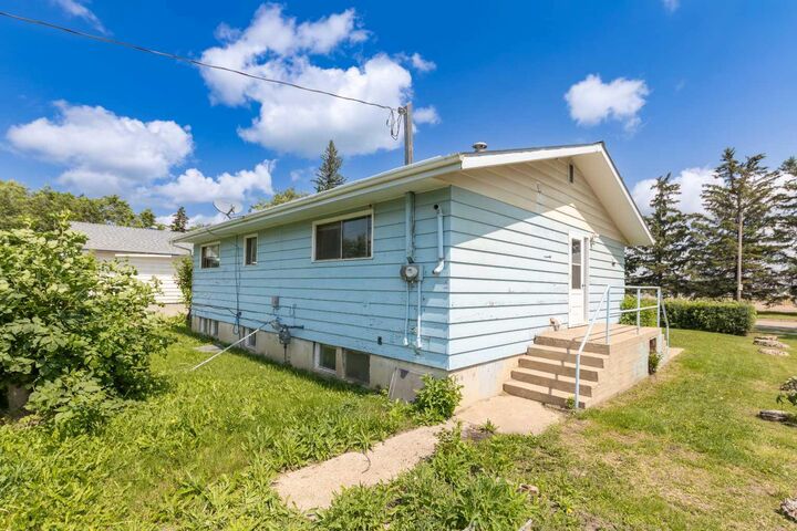 Property Photo:  5514 49 Avenue  SK S9V 0V4 