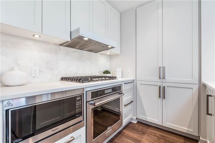 Property Photo: 46 9 Street NE 707 AB T2E 7Y1