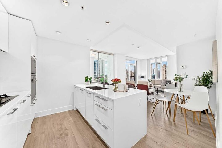 901 10 Avenue SW 1204 — photo 1
