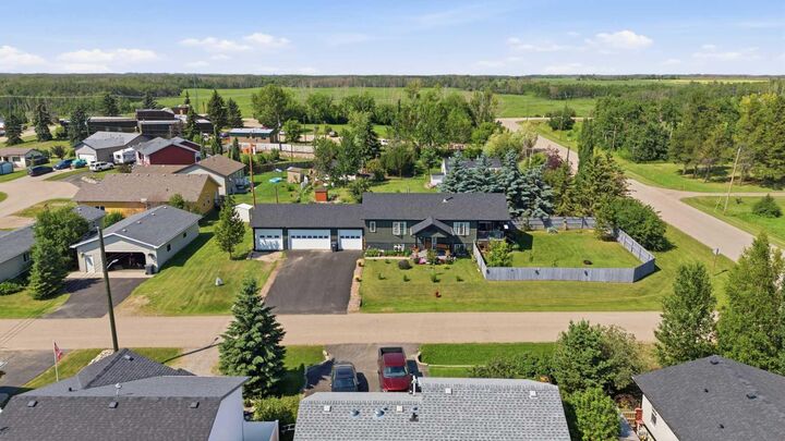 Property Photo: 428 6 Avenue AB T0M 0Y0