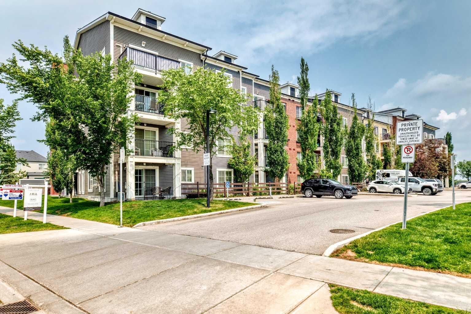 Property Photo: 755 Copperpond Boulevard SE 4302 AB T2Z 4R2