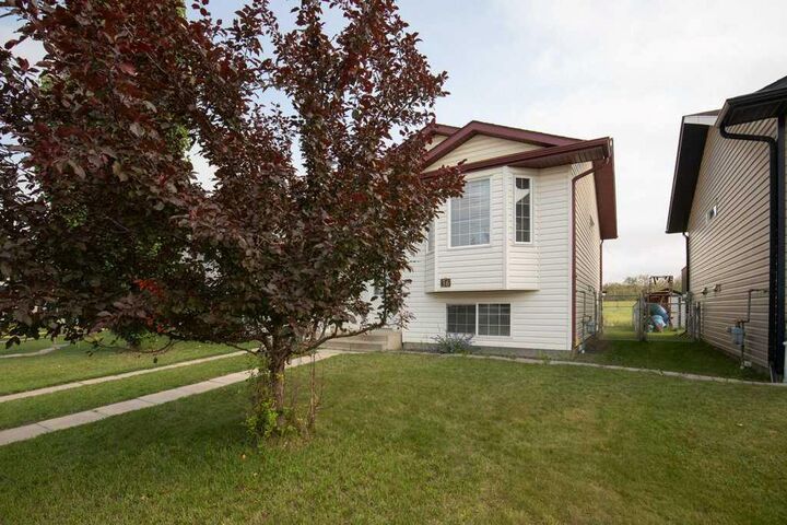 Property Photo: 36 Keen Crescent AB T4P 4B9