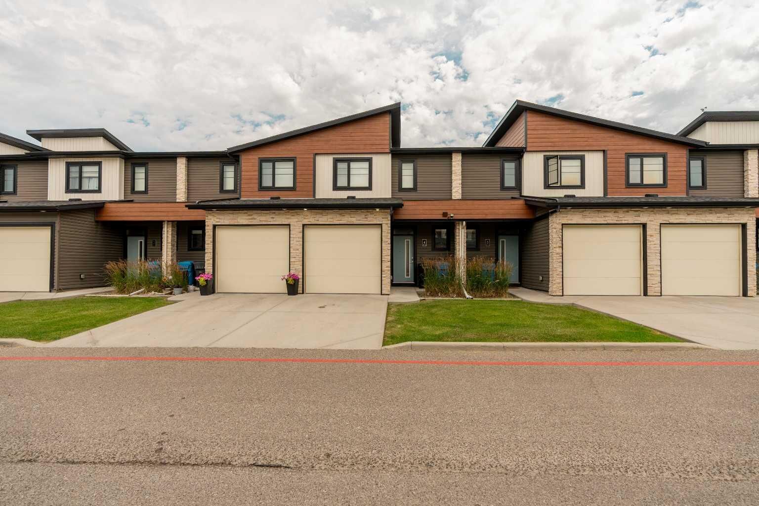 Property Photo: 414 Highlands Boulevard W 4 AB T1J 5K5