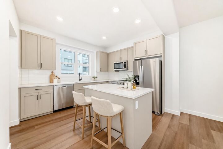 Property Photo: 30 Rochester View NW 103 AB T3L 0M8