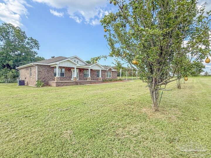Property Photo: 3630 Aubrey Ln FL 32571