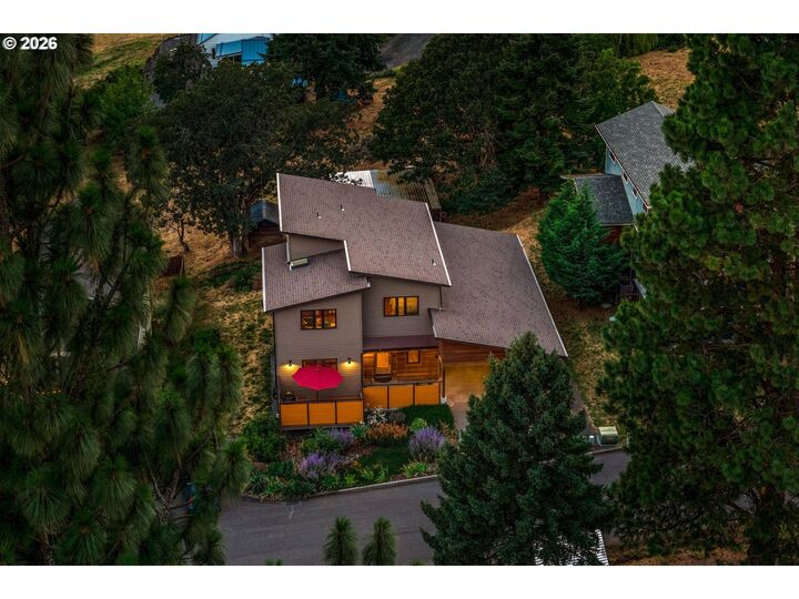 Property Photo: 833 William Dr WA 98672